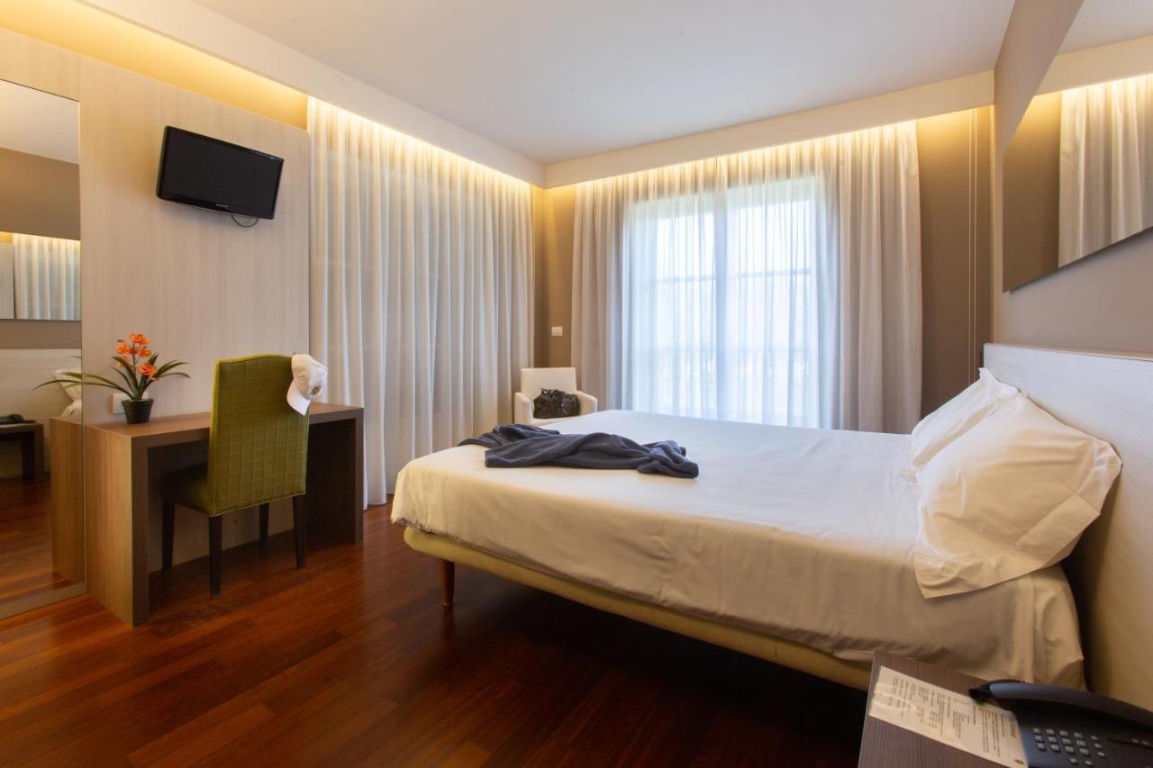 Le Robinie Golf & Resort سولْبياتي أولونا المظهر الخارجي الصورة