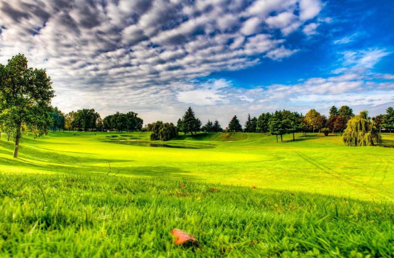 Le Robinie Golf & Resort سولْبياتي أولونا المظهر الخارجي الصورة