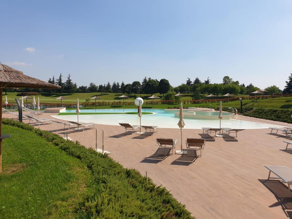 Le Robinie Golf & Resort سولْبياتي أولونا المظهر الخارجي الصورة
