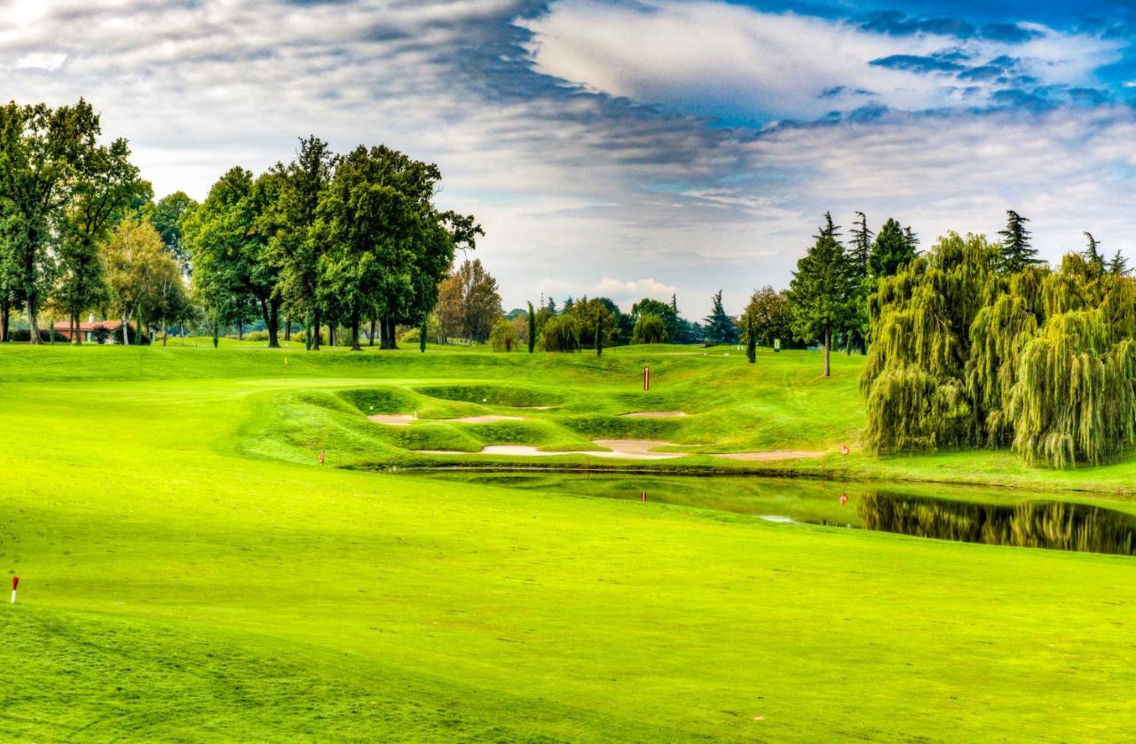 Le Robinie Golf & Resort سولْبياتي أولونا المظهر الخارجي الصورة