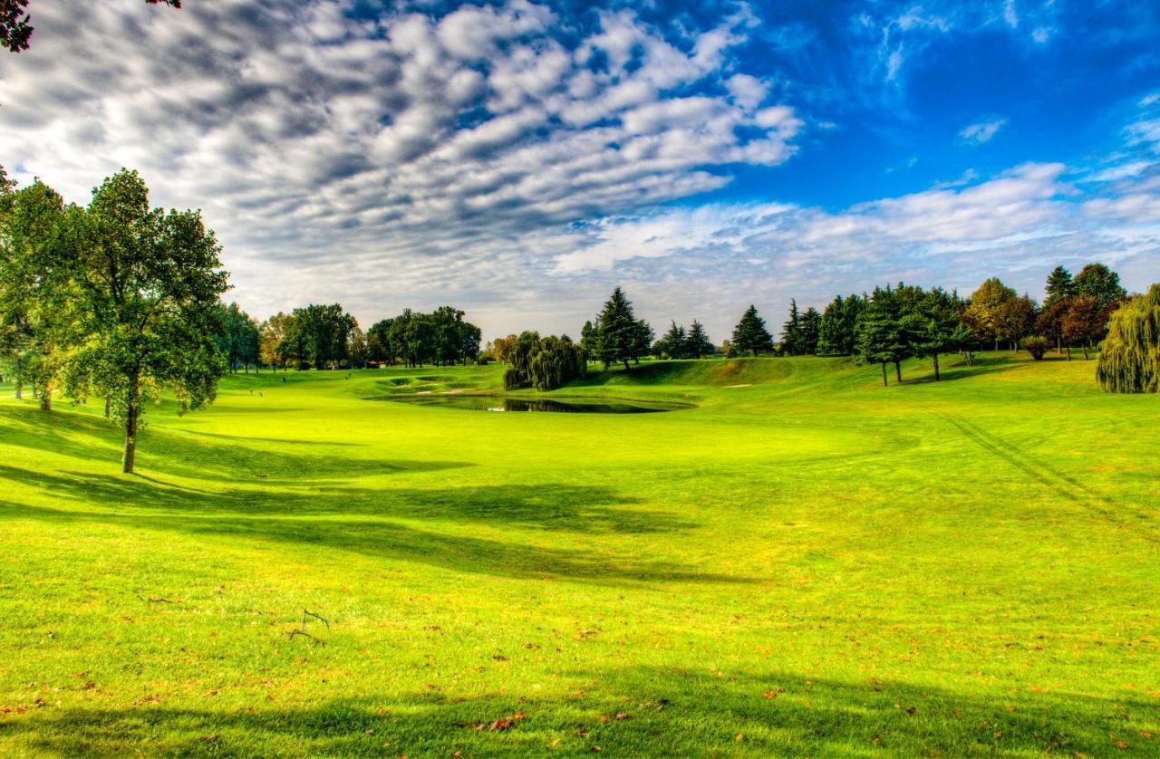 Le Robinie Golf & Resort سولْبياتي أولونا المظهر الخارجي الصورة