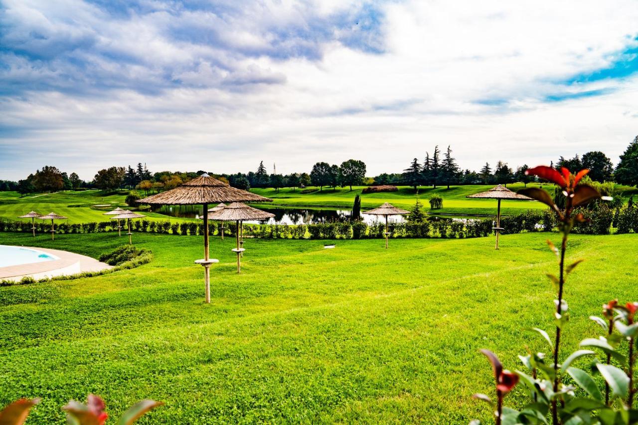 Le Robinie Golf & Resort سولْبياتي أولونا المظهر الخارجي الصورة