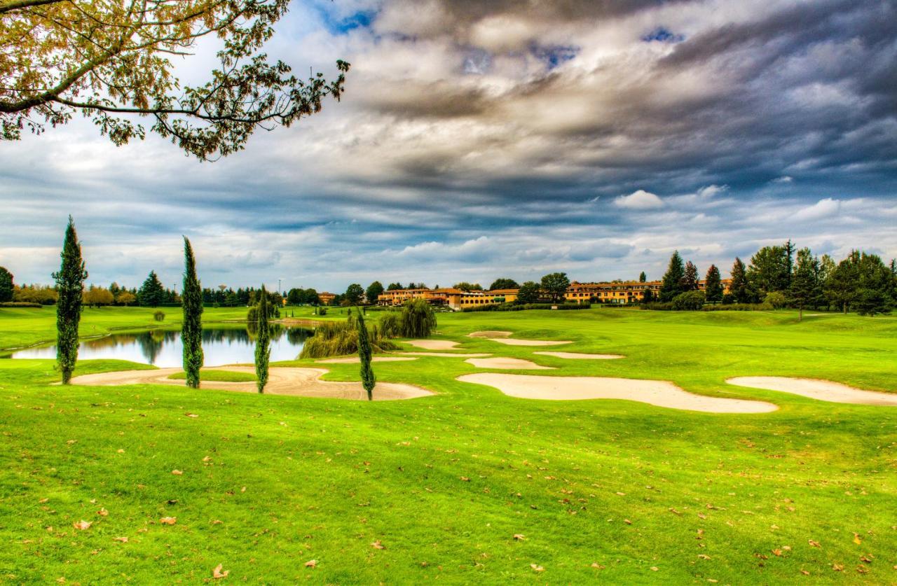 Le Robinie Golf & Resort سولْبياتي أولونا المظهر الخارجي الصورة