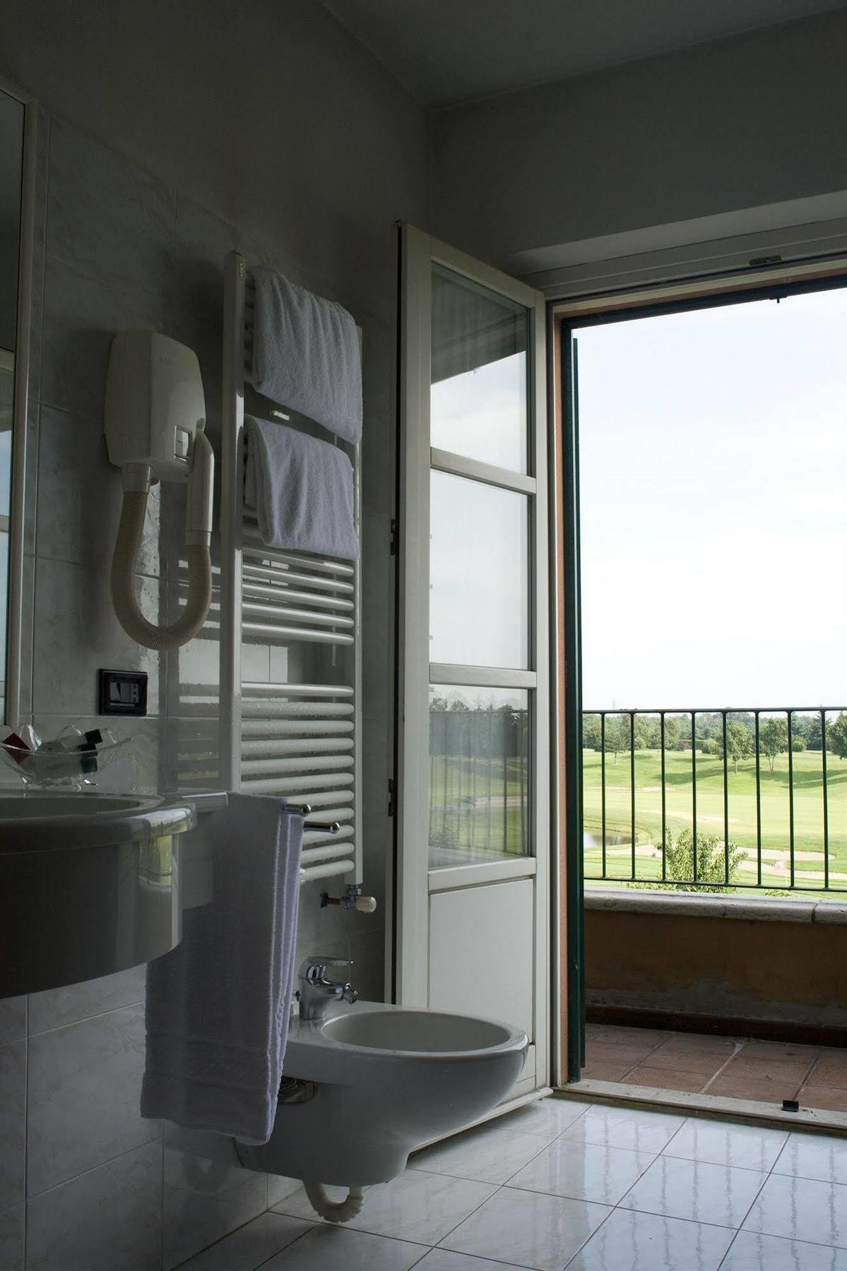 Le Robinie Golf & Resort سولْبياتي أولونا المظهر الخارجي الصورة