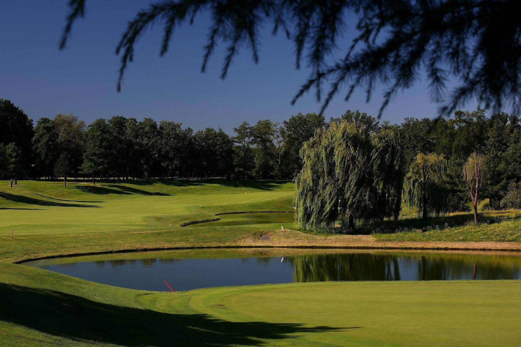Le Robinie Golf & Resort سولْبياتي أولونا المظهر الخارجي الصورة