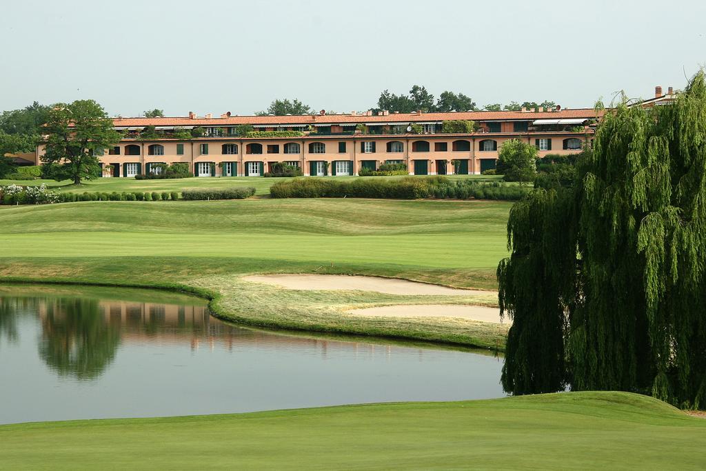 Le Robinie Golf & Resort سولْبياتي أولونا المظهر الخارجي الصورة